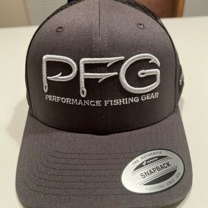 NWT PFG Performance Fishing Gear Snapback Trucker Hat Gray One Size Columbia